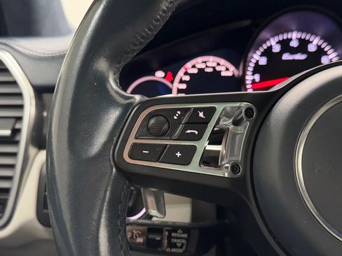 Used 2020 Porsche Cayenne Turbo AWD/4WD image 22
