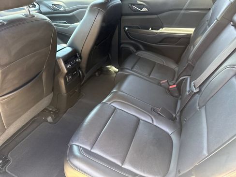 Used 2023 GMC Acadia SLT AWD/4WD image 19