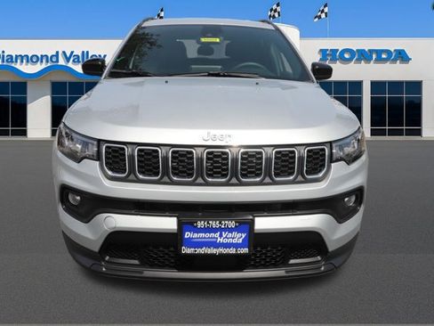 Used 2025 Jeep Compass Latitude image 2