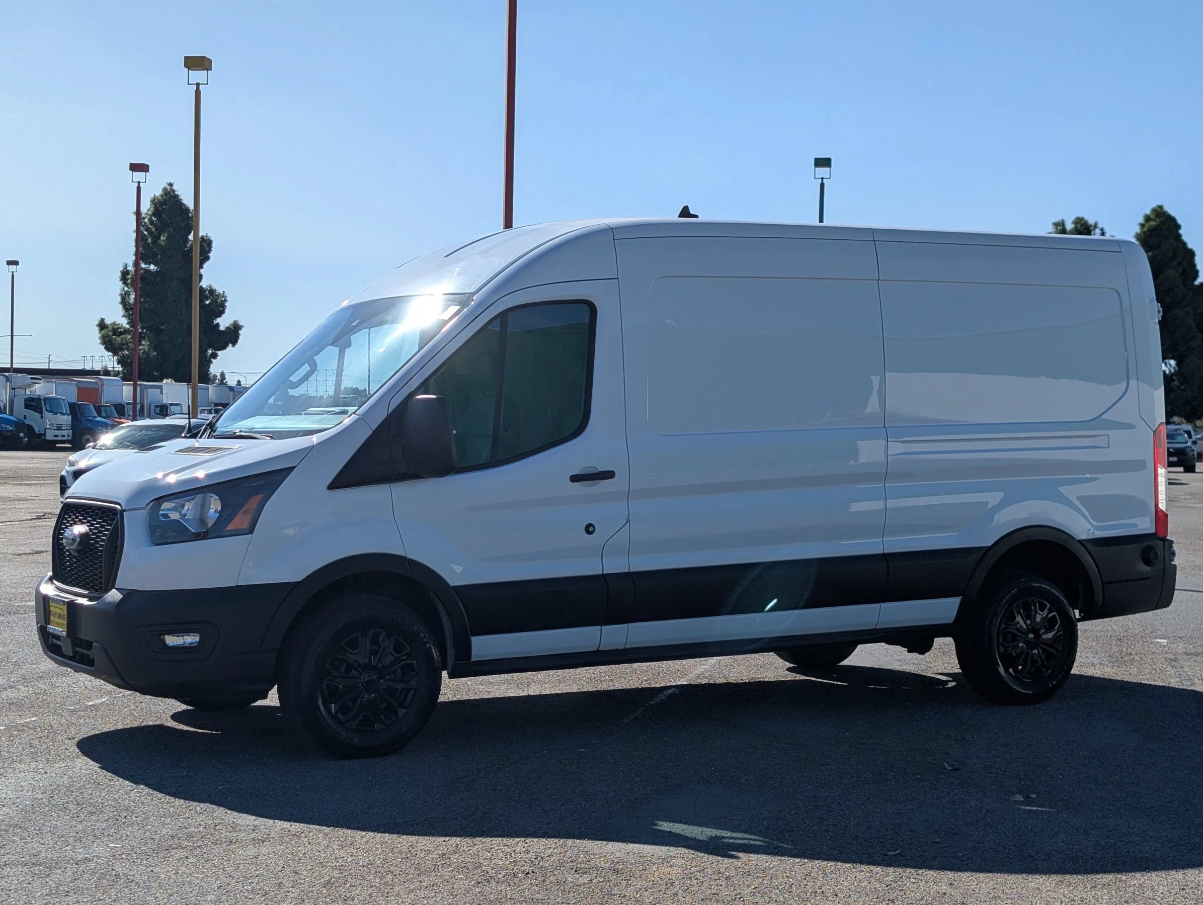 Used 2023 Ford Transit 250 Medium Roof RWD image 3