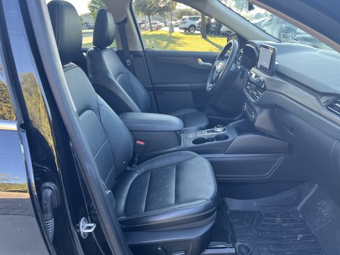Used 2020 Ford Escape Titanium w/ Titanium Premium Package 2.0 AWD/4WD image 28