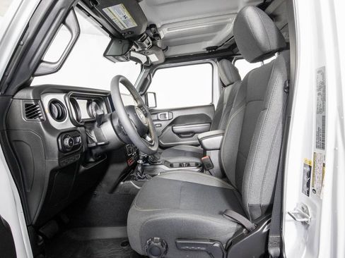 Used 2024 Jeep Wrangler Willys image 9