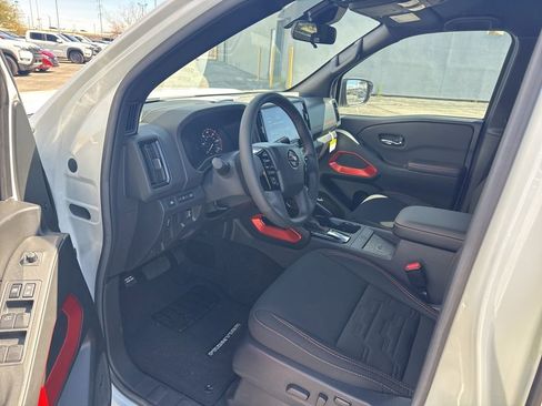 Used 2025 Nissan Frontier Pro-X w/ Pro Convenience Package image 15