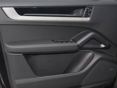 New 2026 Porsche Cayenne image 21