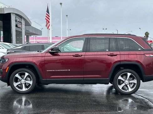 Used 2024 Jeep Grand Cherokee Limited w/ Luxury Tech Group II image 7