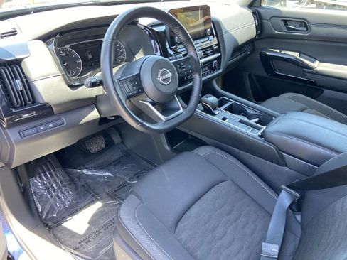Used 2025 Nissan Pathfinder SV FWD image 6
