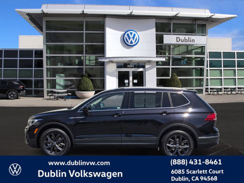 Used 2023 Volkswagen Tiguan SE w/ Panoramic Sunroof Package FWD image 7