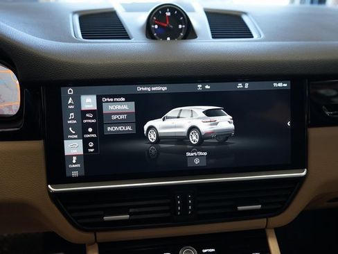 Used 2020 Porsche Cayenne image 38