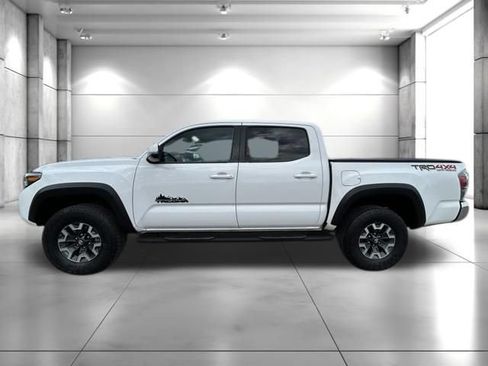 Used 2023 Toyota Tacoma TRD Off-Road w/ Black Out Package (TMS) AWD/4WD image 5