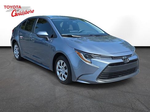 Used 2025 Toyota Corolla LE FWD image 3