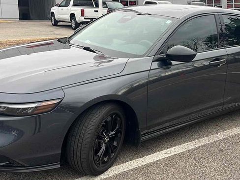 Used 2025 Honda Accord SE image 1