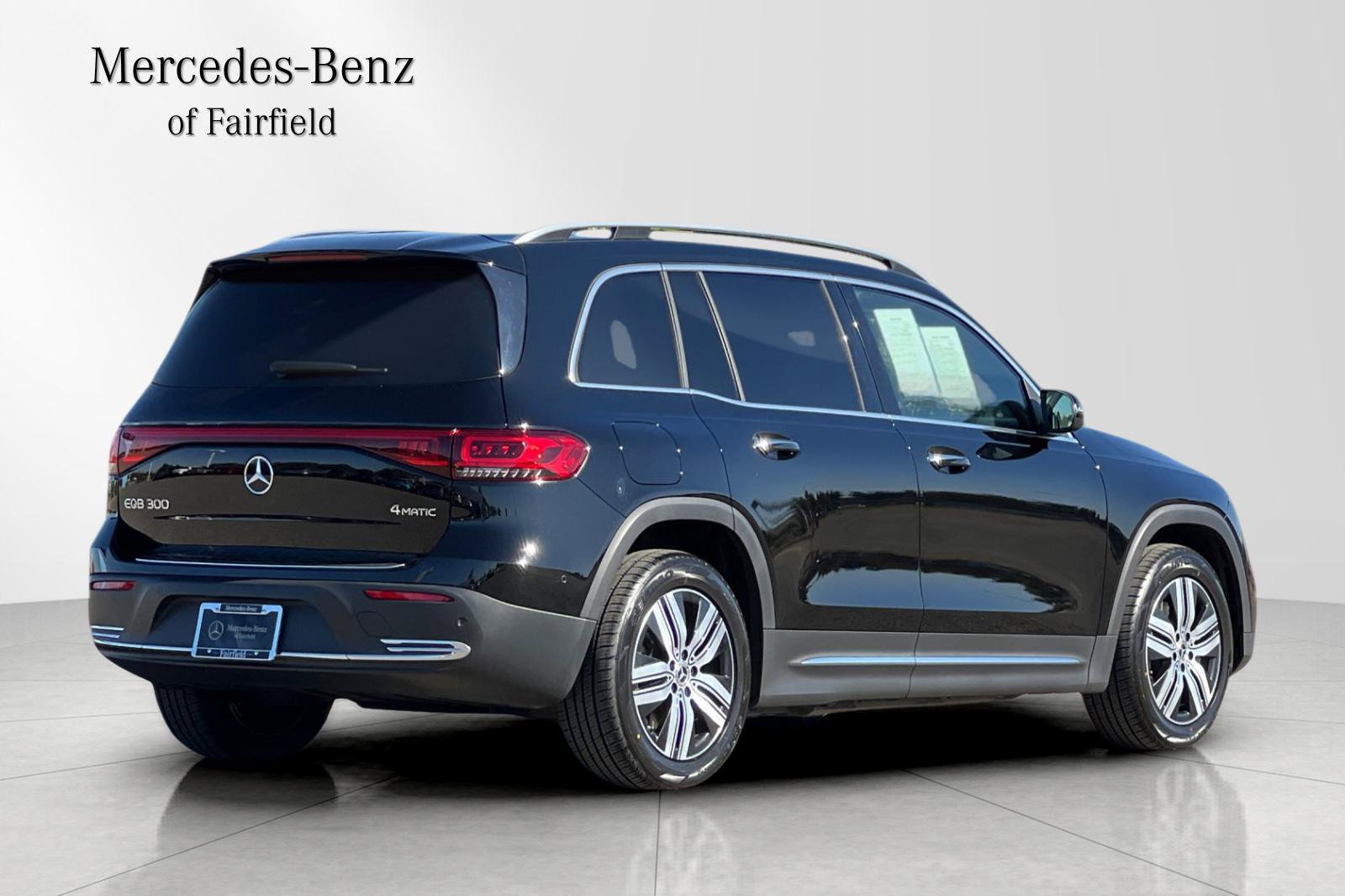 Used 2023 Mercedes-Benz EQB 300 4MATIC image 2