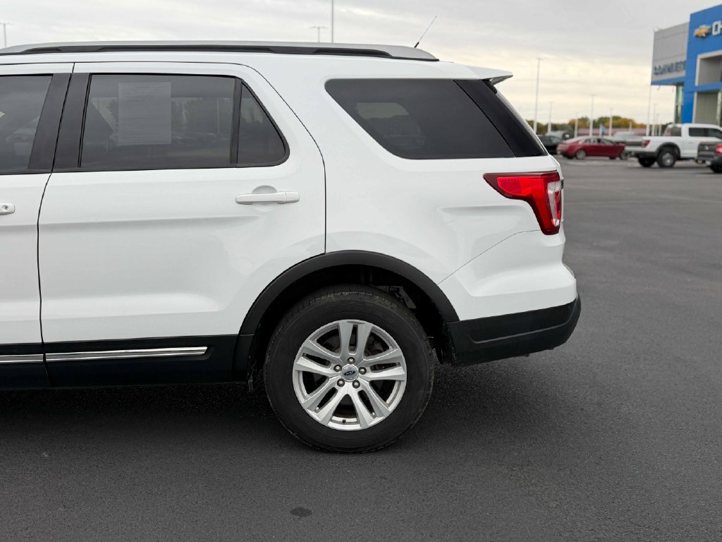 Used 2019 Ford Explorer XLT w/ Equipment Group 201A AWD/4WD image 13