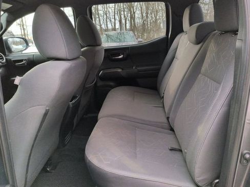 Used 2016 Toyota Tacoma TRD Sport image 26