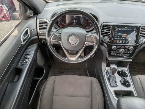 Used 2020 Jeep Grand Cherokee Laredo w/ 18" Wheel & 8.4" Radio Group AWD/4WD image 18