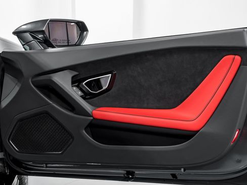 Used 2021 Lamborghini Huracan EVO RWD image 38
