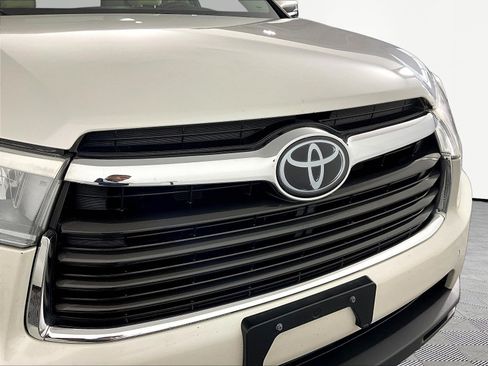 Used 2015 Toyota Highlander Limited Platinum AWD/4WD image 34