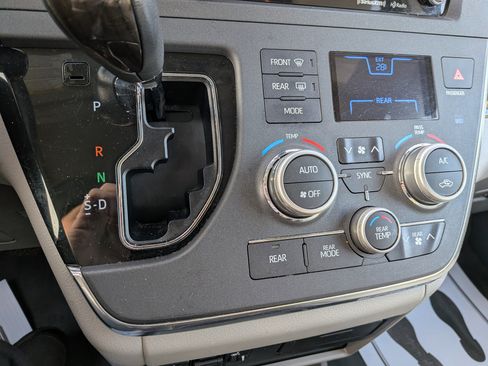 Used 2019 Toyota Sienna XLE Premium image 20