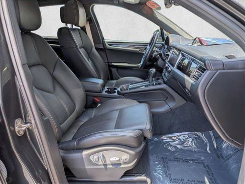 Used 2023 Porsche Macan AWD/4WD image 22