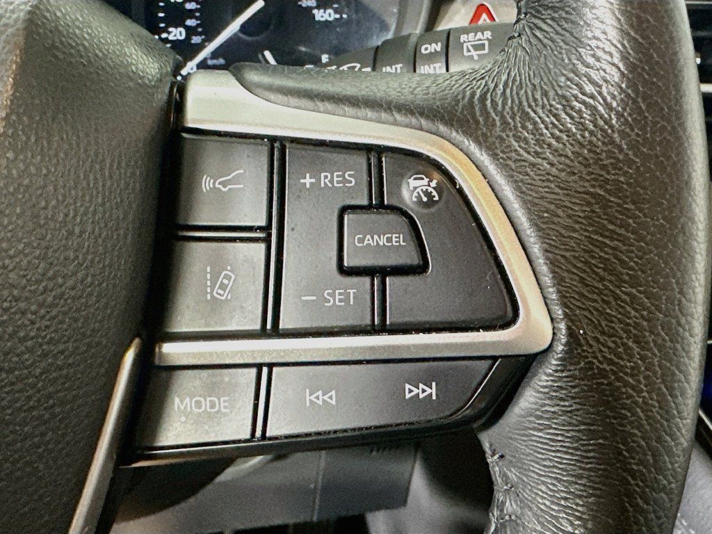 Used 2024 Toyota Sienna XLE FWD image 26