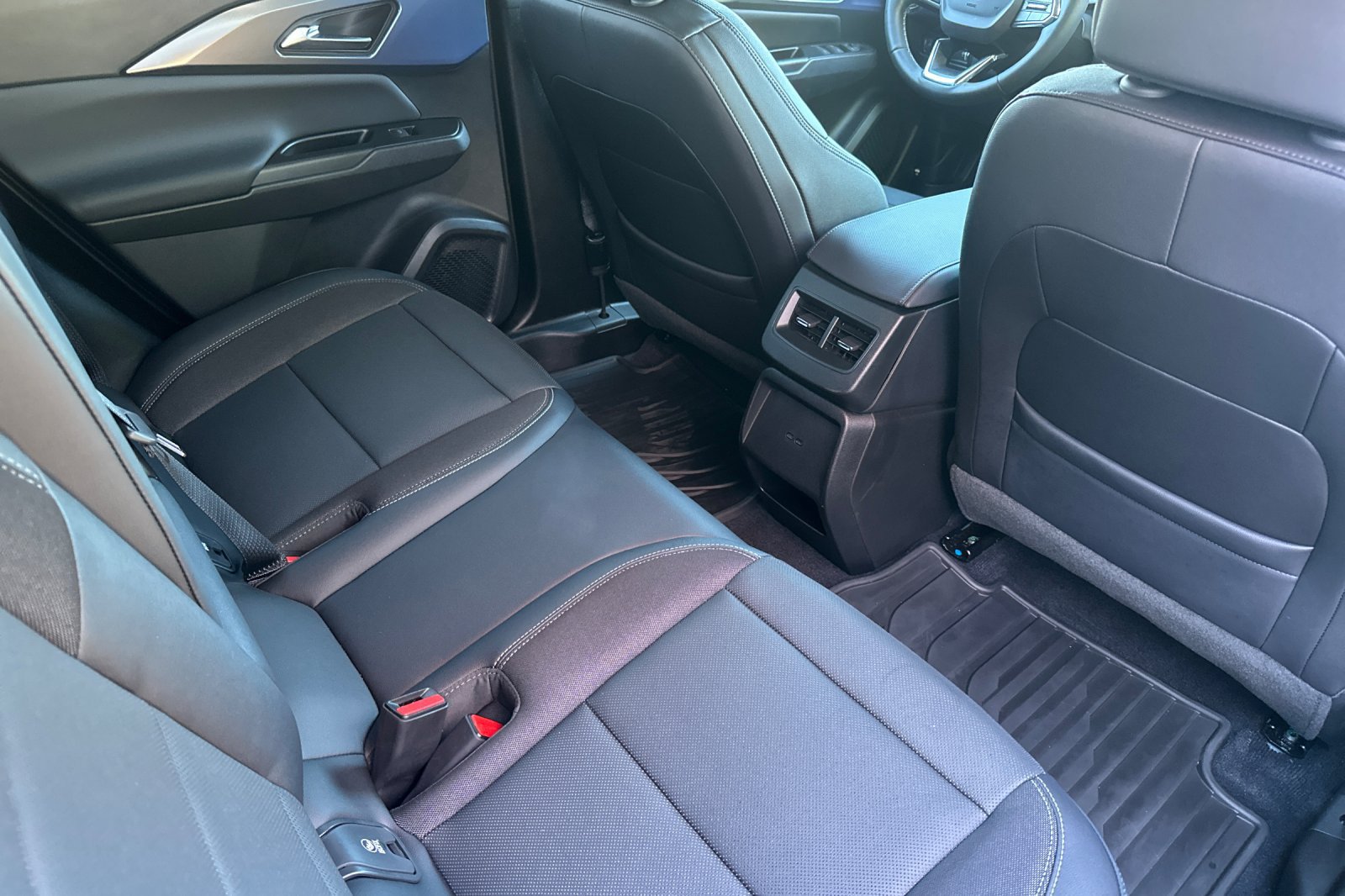 Used 2024 Chevrolet Equinox EV LT w/ LPO, All-Weather Mat Package FWD image 18