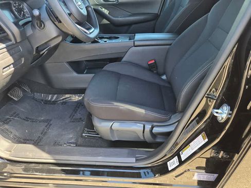 Used 2024 Nissan Rogue S FWD image 18