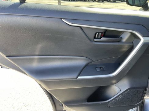 Used 2020 Toyota RAV4 LE image 12