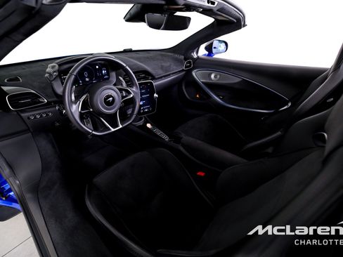 Used 2025 McLaren Artura Spider image 14