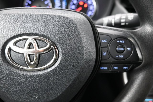 Used 2021 Toyota RAV4 XLE w/ Convenience Package FWD image 29