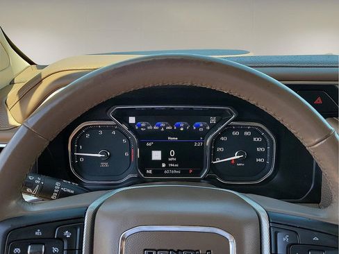 Used 2021 GMC Yukon Denali w/ Denali Premium Package AWD/4WD image 19