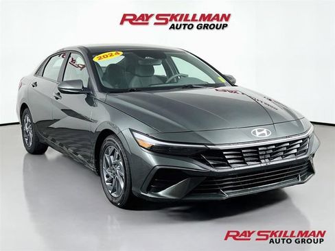 Used 2024 Hyundai Elantra SEL FWD image 1