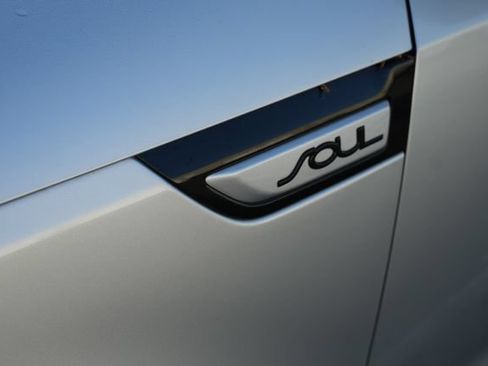 Used 2018 Kia Soul + FWD image 12