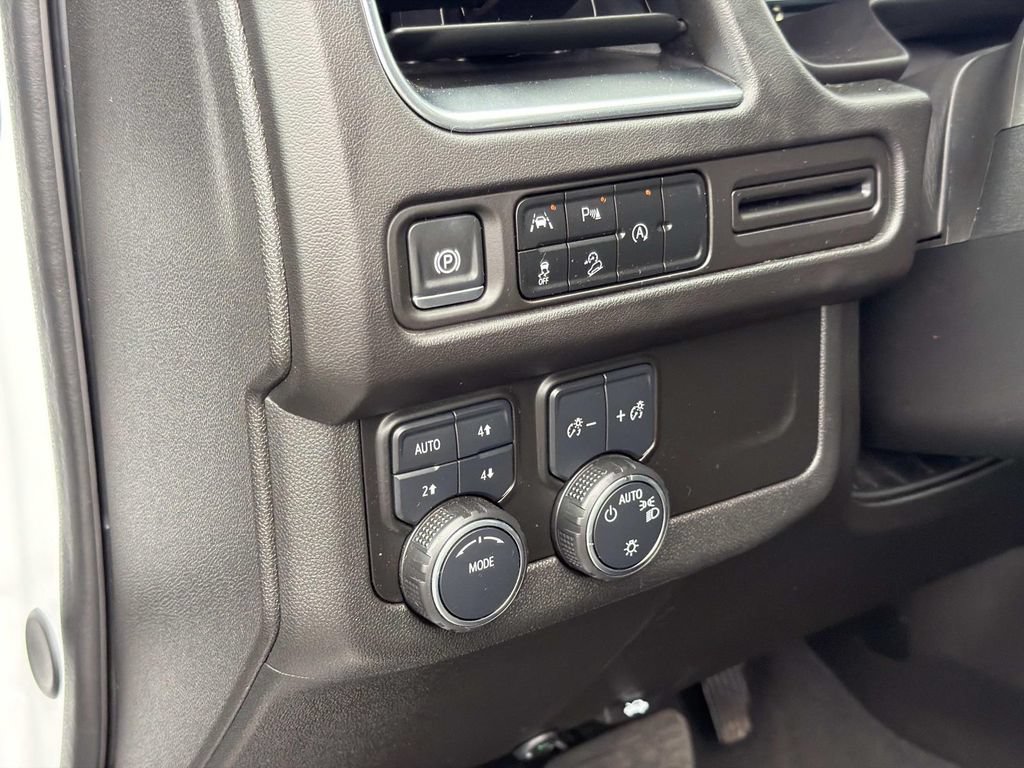 Used 2024 Chevrolet Suburban Premier AWD/4WD image 25