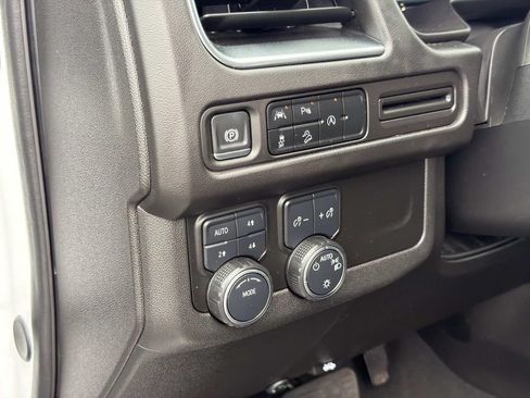 Used 2024 Chevrolet Suburban Premier AWD/4WD image 25