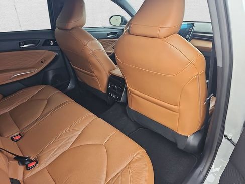 Used 2022 Toyota Avalon Limited image 11