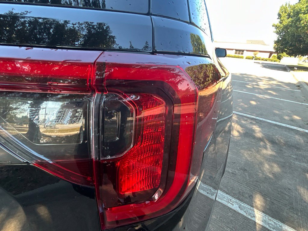 Used 2023 GMC Acadia AT4 w/ Technology Package AWD/4WD image 11