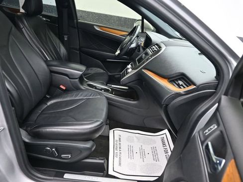 Used 2019 Lincoln MKC Reserve w/ MKC Climate Package image 10