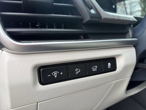 Used 2024 Kia Telluride EX w/ EX Captain's Chair Package image 16