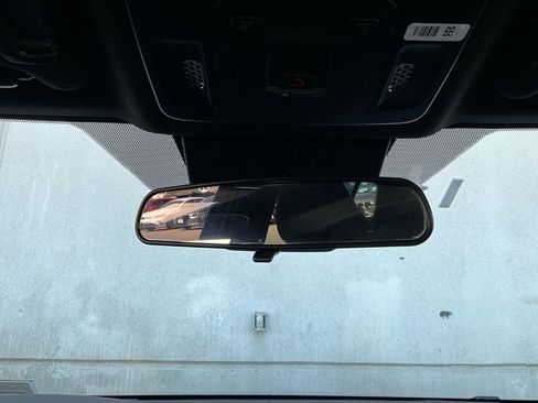 Used 2025 Toyota Camry SE image 18