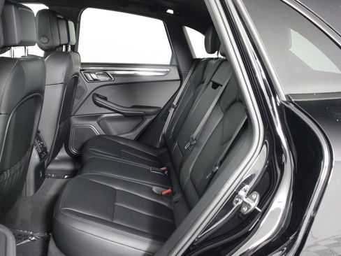 Certified 2026 Porsche Macan AWD/4WD image 33
