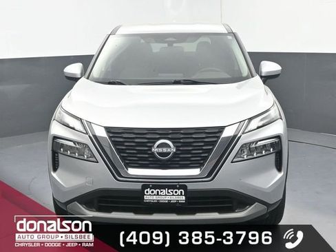 Used 2023 Nissan Rogue SV image 3