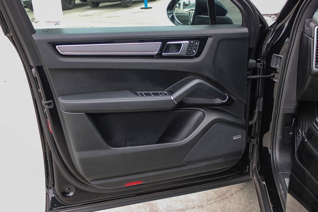 Used 2022 Porsche Cayenne Platinum Edition AWD/4WD image 22