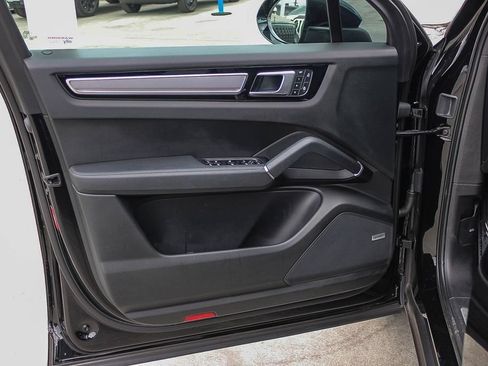 Used 2022 Porsche Cayenne Platinum Edition AWD/4WD image 22