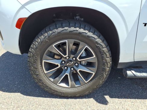 Used 2023 Chevrolet Tahoe Z71 w/ Luxury Package AWD/4WD image 9