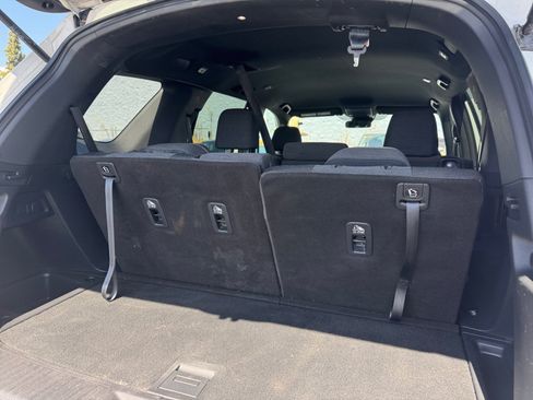 Used 2023 Honda Pilot Sport image 16