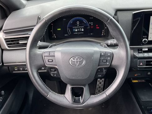 Used 2025 Toyota Camry SE FWD image 13