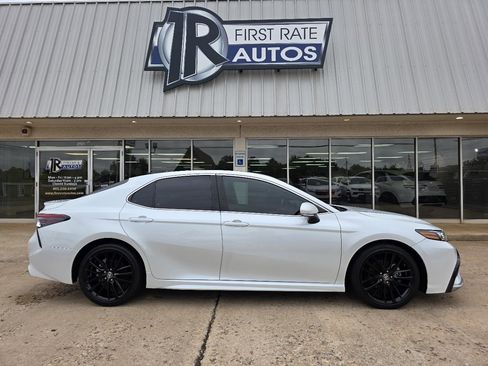 Used 2021 Toyota Camry XSE w/ Navigation Package FWD image 9