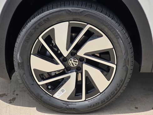 New 2026 Volkswagen Atlas SEL image 8