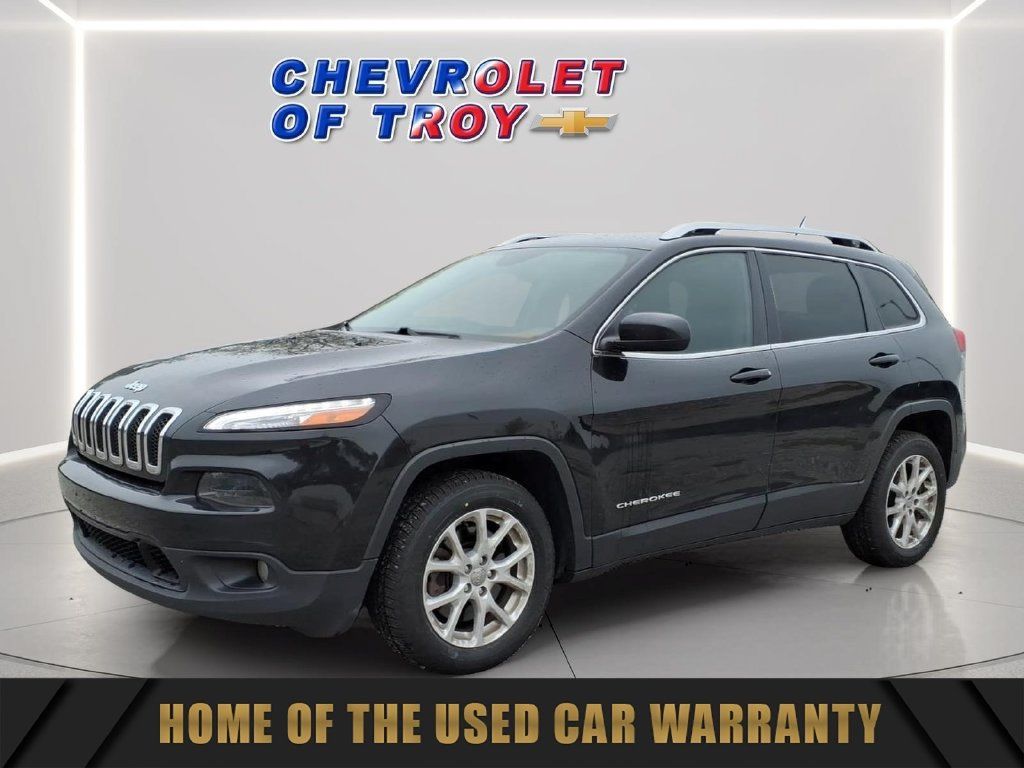 Used 2015 Jeep Cherokee Latitude w/ Cold Weather Group FWD image 4