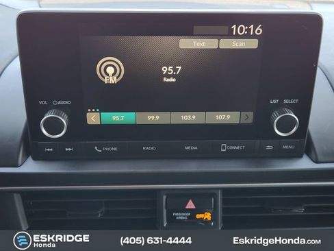 Used 2025 Honda Pilot Sport image 18